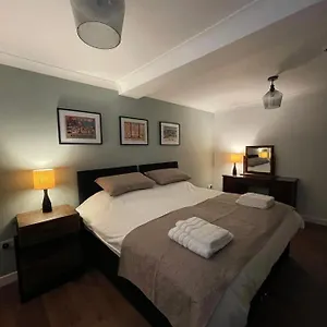https://apartment-number-4a.yorkshirehotels.net